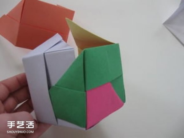 How to make an origami cube by hand, illustration of the folding method of the cube