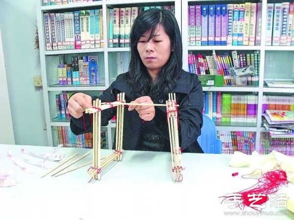 Chopsticks + crepe paper hand-made beautiful palace lanterns