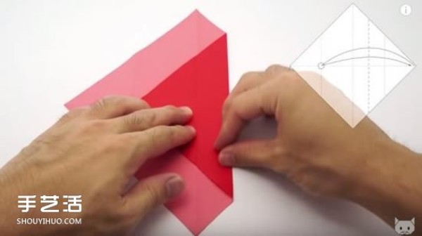 Pictures of how to fold an envelope with a heart and a heart-shaped stationery and illustrations of how to fold a love letter