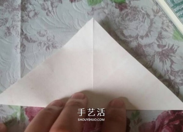 The folding method of lilies is simple and easy to learn. Pictures of how to fold lilies