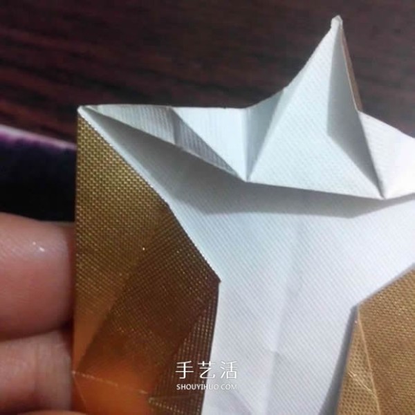 Using cigarette box paper waste and making origami three-dimensional owl illustration step-by-step