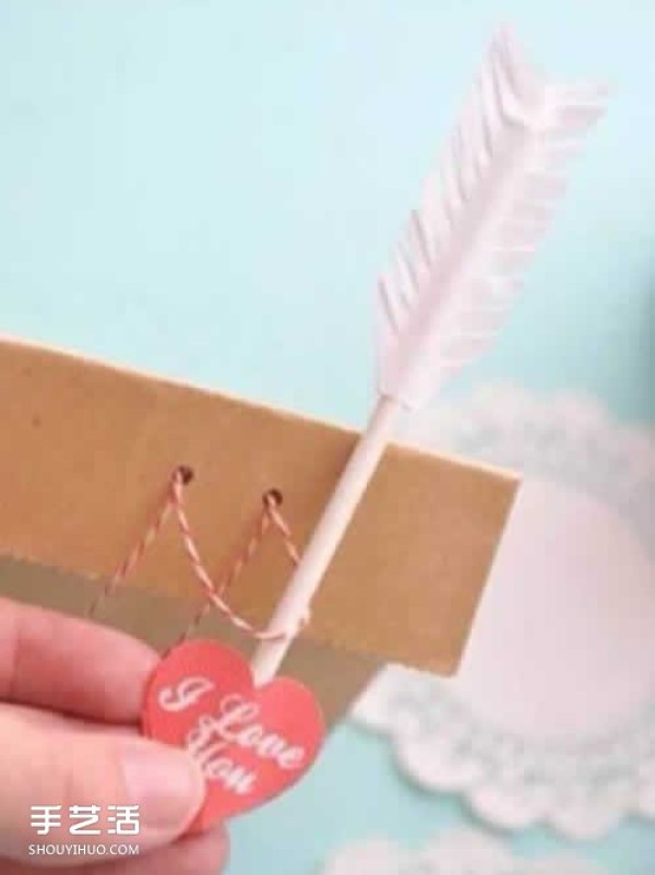 Valentines Day Crafts: Use cardboard and straws to make Cupids Arrow