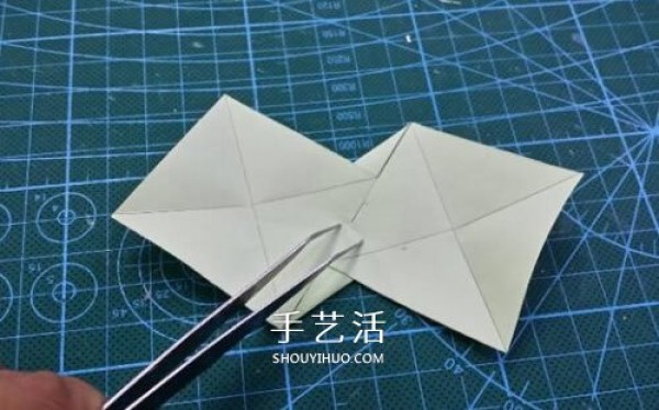 How to make an origami star flower ball, a diagram of how to fold a three-dimensional star that emits light