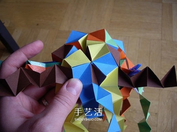 The steps of folding a paper ball and the picture of the detailed steps of origami balls