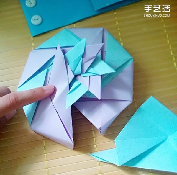 How to Origami a Chinese Valentines Day Gift Box, Illustrations of How to Fold an Octagonal Paper Box