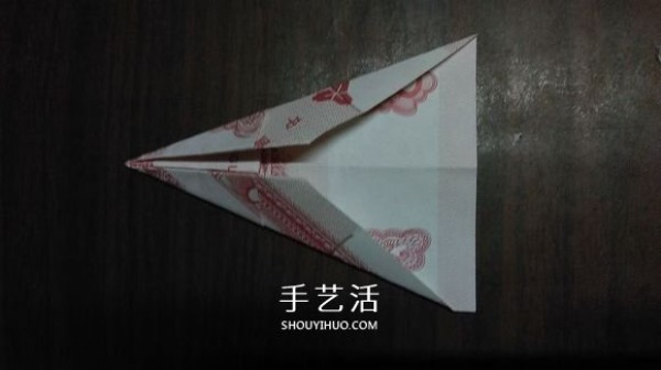 The origami method of the five-petal lotus illustrates the steps of folding the five-petal lotus with paper money