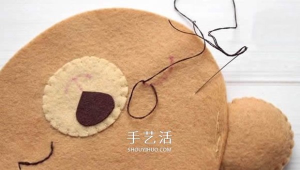 DIY illustrations of making super cute bear puppets with non-woven New Year bears