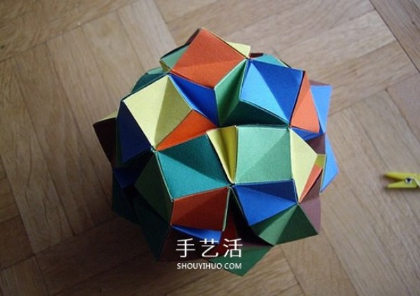 The steps of folding a paper ball and the picture of the detailed steps of origami balls