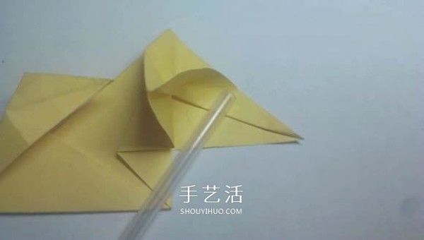 The detailed origami illustration process will teach you how to fold a three-dimensional rabbit