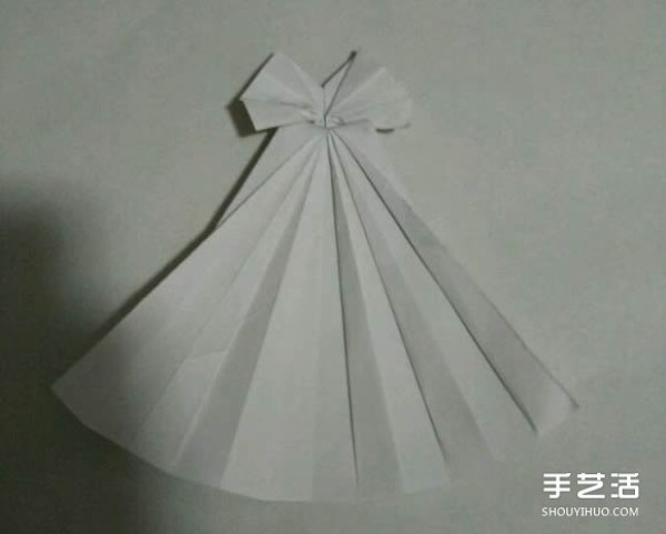 How to fold an origami wedding dress, illustrate the origami method of a wedding dress with steps