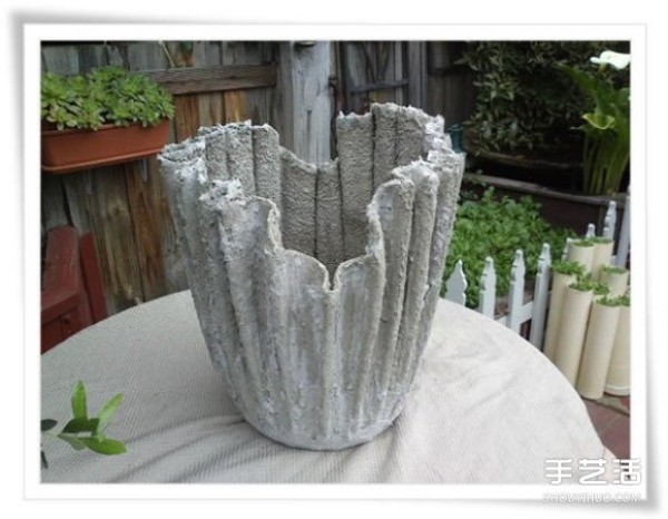 Use old towel waste to make flower pots and make handmade cement towel flower pots