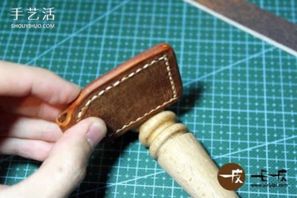 Handmade leather key bag making tutorial DIY key bag tutorial illustration