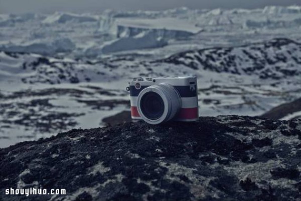 Leica and MONCLER jointly launch a global limited edition camera