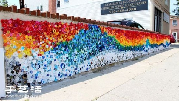 Discarded plastic bottles turned into treasure DIY rainbow decorative wall