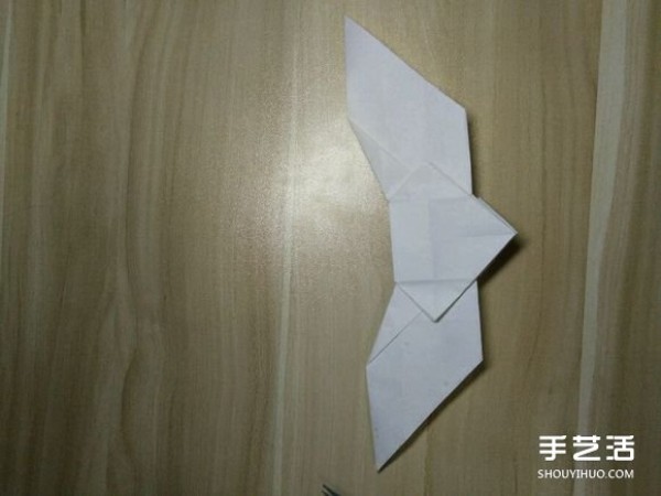 Flying origami heart with steps to fold a heart-shaped with wings