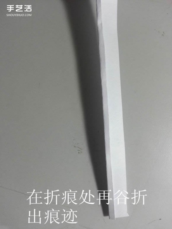 Illustration of how to fold a paper katana, step by step instructions for folding a Japanese sword