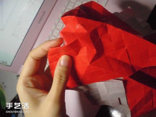 Kissing Fish Origami Illustration of the Super Complex Heart Folding Process