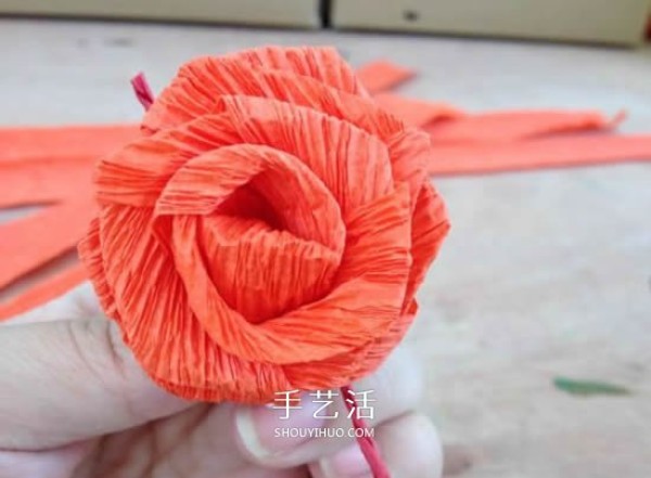 How to make handmade crepe paper roses, how to fold roses and crepe paper flowers