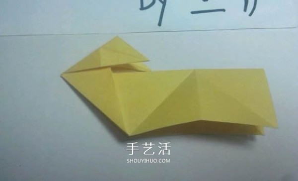 The detailed origami illustration process will teach you how to fold a three-dimensional rabbit