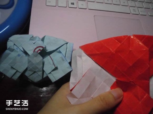 Kissing Fish Origami Illustration of the Super Complex Heart Folding Process