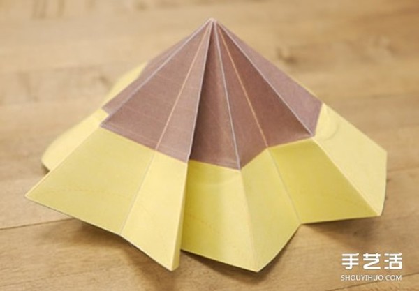 The folding methods of sunflowers illustrates the process of handmade origami sunflowers