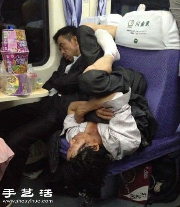 Sleeping like this on the train is so hated. . . 