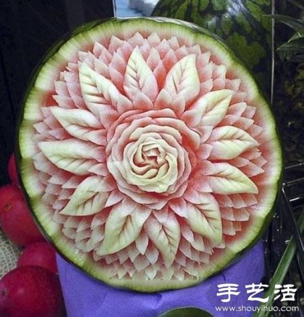 Exquisite peony watermelon carvings