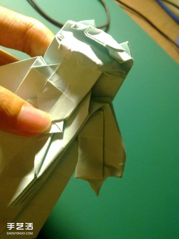 Detailed illustration of the folding process of Hatsune Miku origami