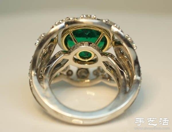 The hand-making process of emerald ring