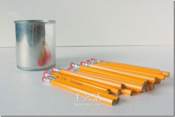 Tutorial on how to use waste to make a homemade Teachers Day pen holder gift