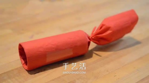 Cute and festive! Tutorial on how to make a large mouth fish by hand using paper rolls