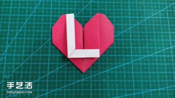 LOVE heart-shaped origami illustrated tutorial on how to fold LOVE for Valentines Day" border="0" width="580" height="326" src="https:/ /img.111diy.com/d/file/20220112/4o11egenddt.jpg" /></p>
<p>Put everything you can into that little pocket</p>
<p align="center"><img alt="LOVE heart-shaped origami illustrated tutorial How to fold LOVE heart on Valentines Day"  alt=