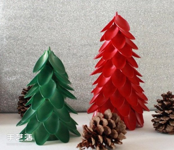 Tutorial on DIY handmade three-dimensional Christmas tree with disposable spoon