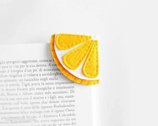 Non-woven fabric and wool felt hand-sewn fruit-shaped page corner bookmark