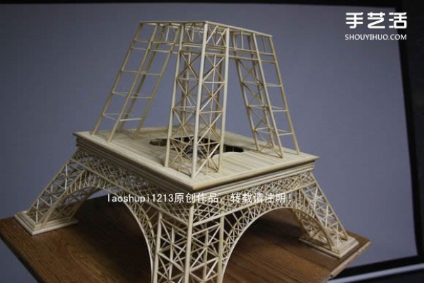 A detailed illustrated tutorial on making a model of the Eiffel Tower using chopsticks and bamboo skewers