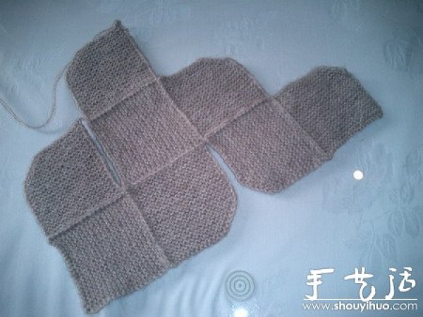 Handmade tutorial on knitting warm socks for babies