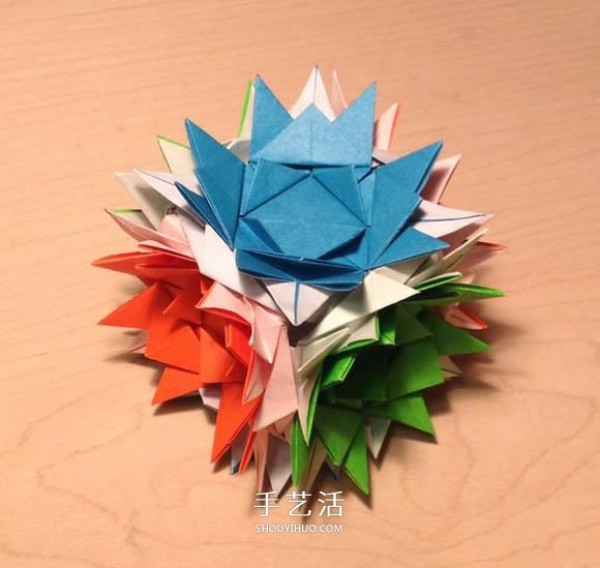 How to fold a three-dimensional combination of thorn balls and an origami illustration of a thorny flower ball