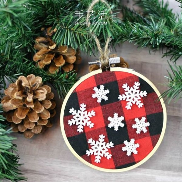 Tutorial on how to make handmade Christmas ball decorations in the embroidery shed