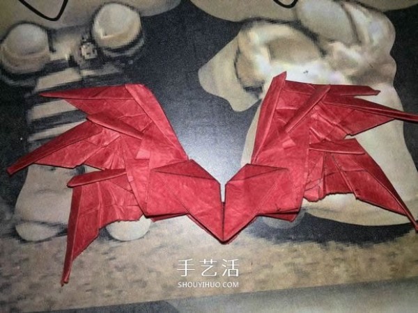 Illustration of the origami method of the Six-Winged Seraph Heart, many detailed steps! 