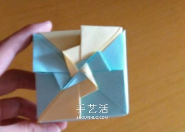 How to fold a windmill box, illustrated tutorial on how to fold a square windmill gift box