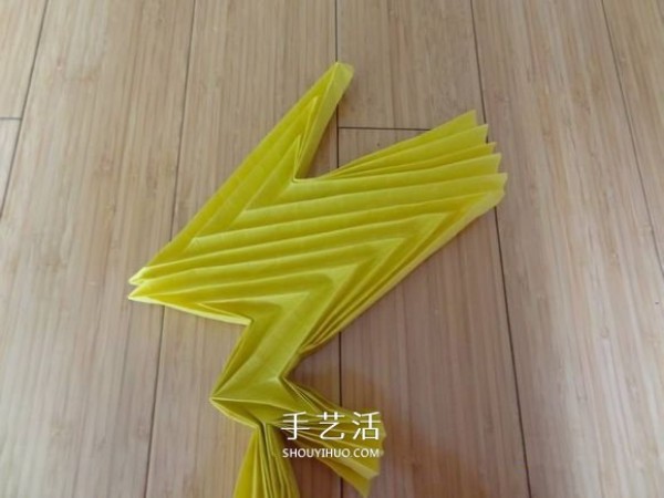 Eagle origami tutorial, step-by-step diagram of origami and the eagle with spread wings