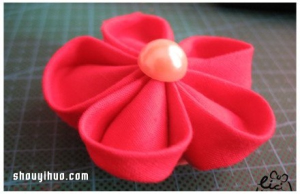 DIY illustrated tutorial on the production method of handmade fabric cherry blossom brooch