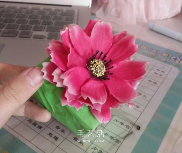 How to fold a square gift box with origami illustrations of a gift box with flowers