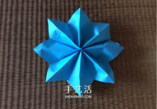 Childrens origami flower tutorial, the simplest illustration of how to fold an eight-petal flower