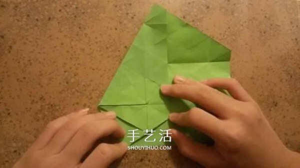 How to fold beautiful paper flowers, step-by-step illustration of hand-made origami six-pointed star flower