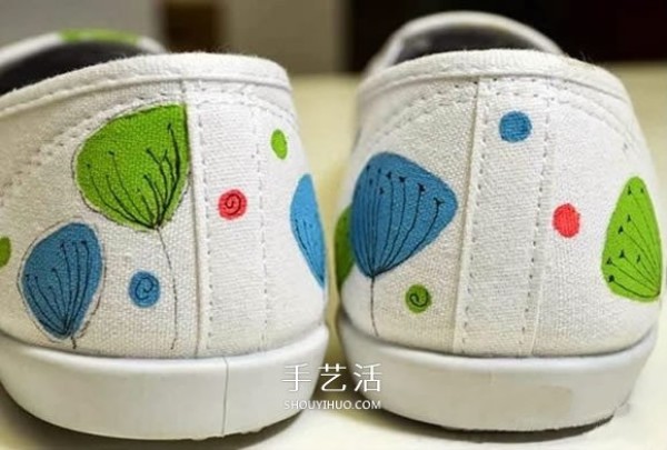 How to transform white canvas shoes, transform white canvas shoes by hand-painting