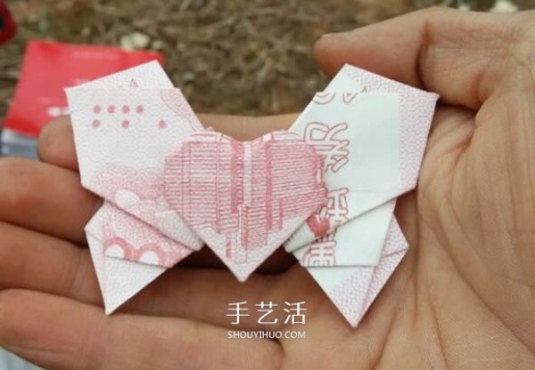 Illustrations of how to fold a romantic butterfly heart, step-by-step pictures of origami butterfly hearts