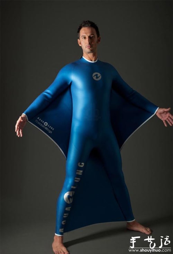 Creative undersea wingsuit