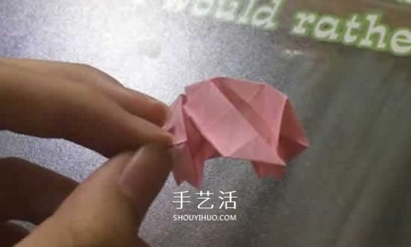 Tutorial on folding flowers on sticky notes with mini rose origami illustrations