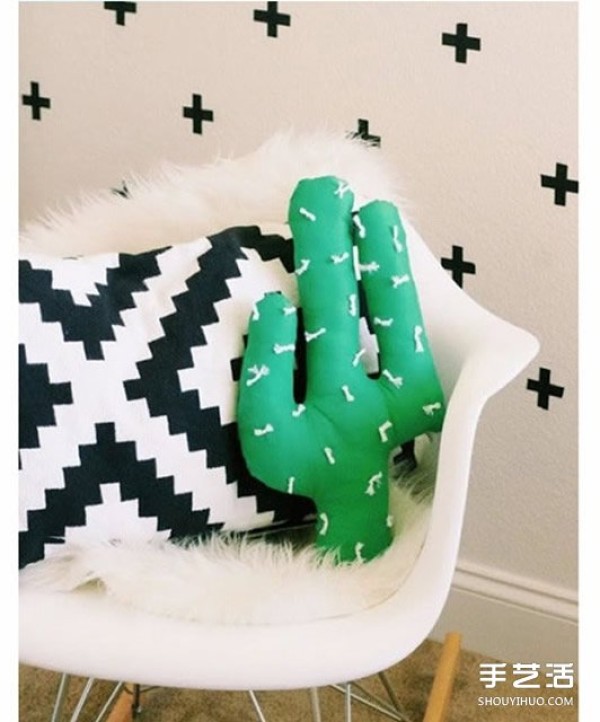 Detailed illustrated tutorial on how to make a non-woven cactus pillow